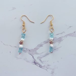 Super cute teal and gold star earrings.